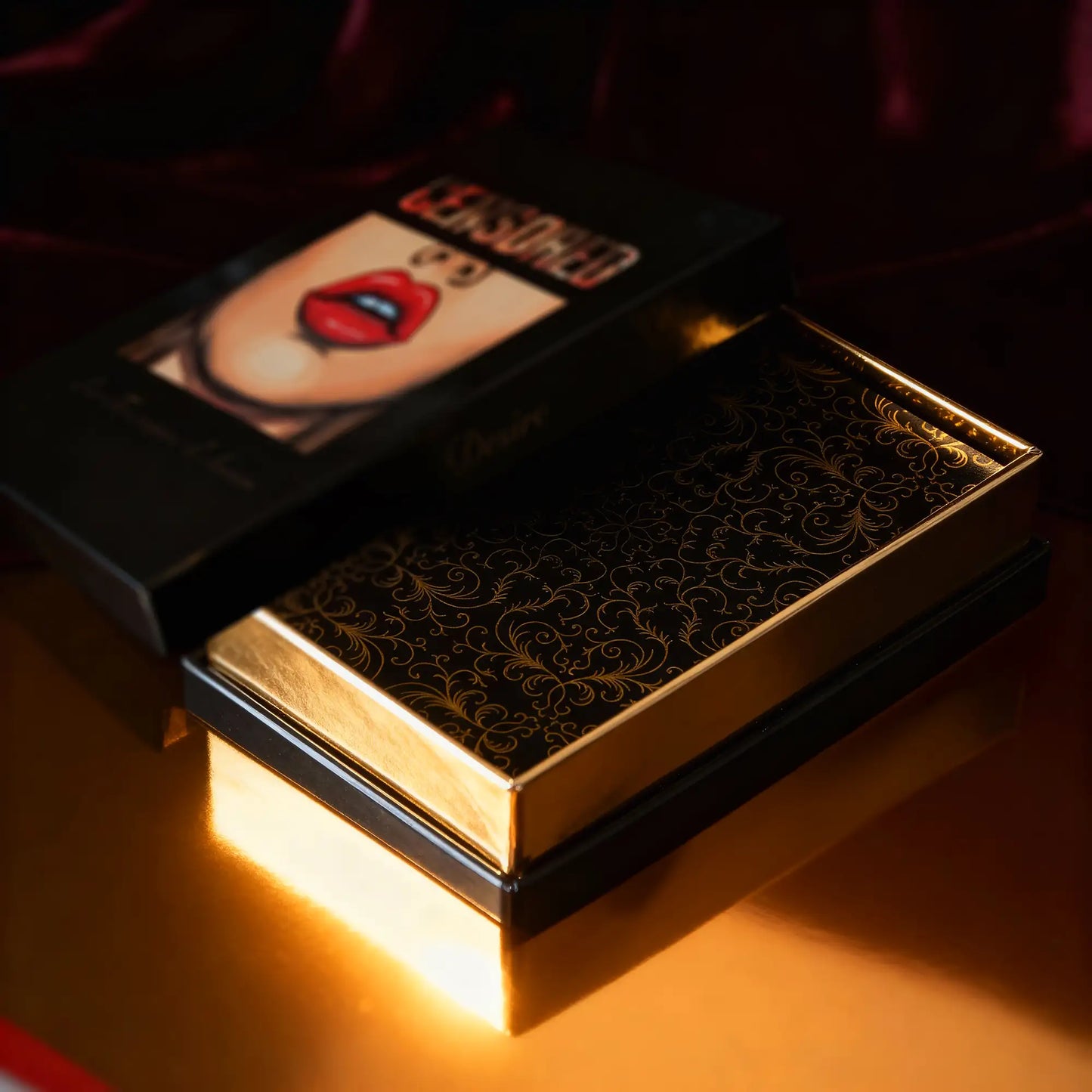 Les Fantaisie d’Amour (Tarot-Manara, 78 cards, Gold Metallic Foil, Black EDGE, Linen Finish)