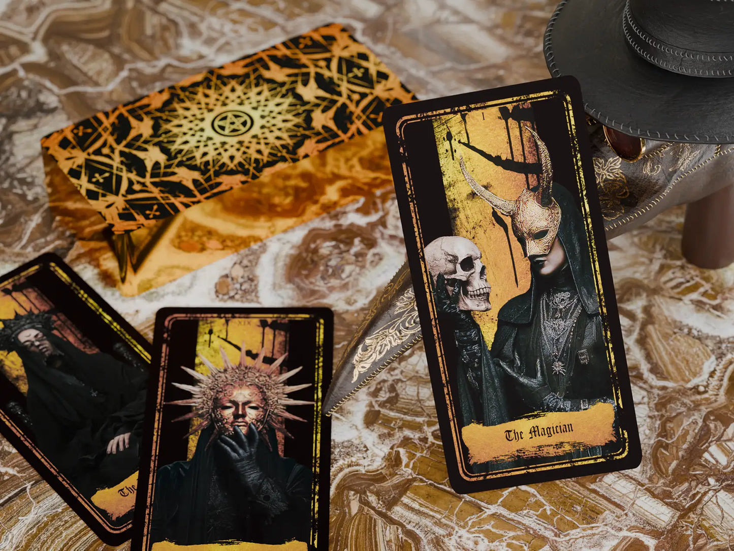 Persona Obscura (Tarot Rider–Waite, 78 Cards, Velvet & Gold Finish, Gilded Edges, Anti‑Scratch Cardstock)
