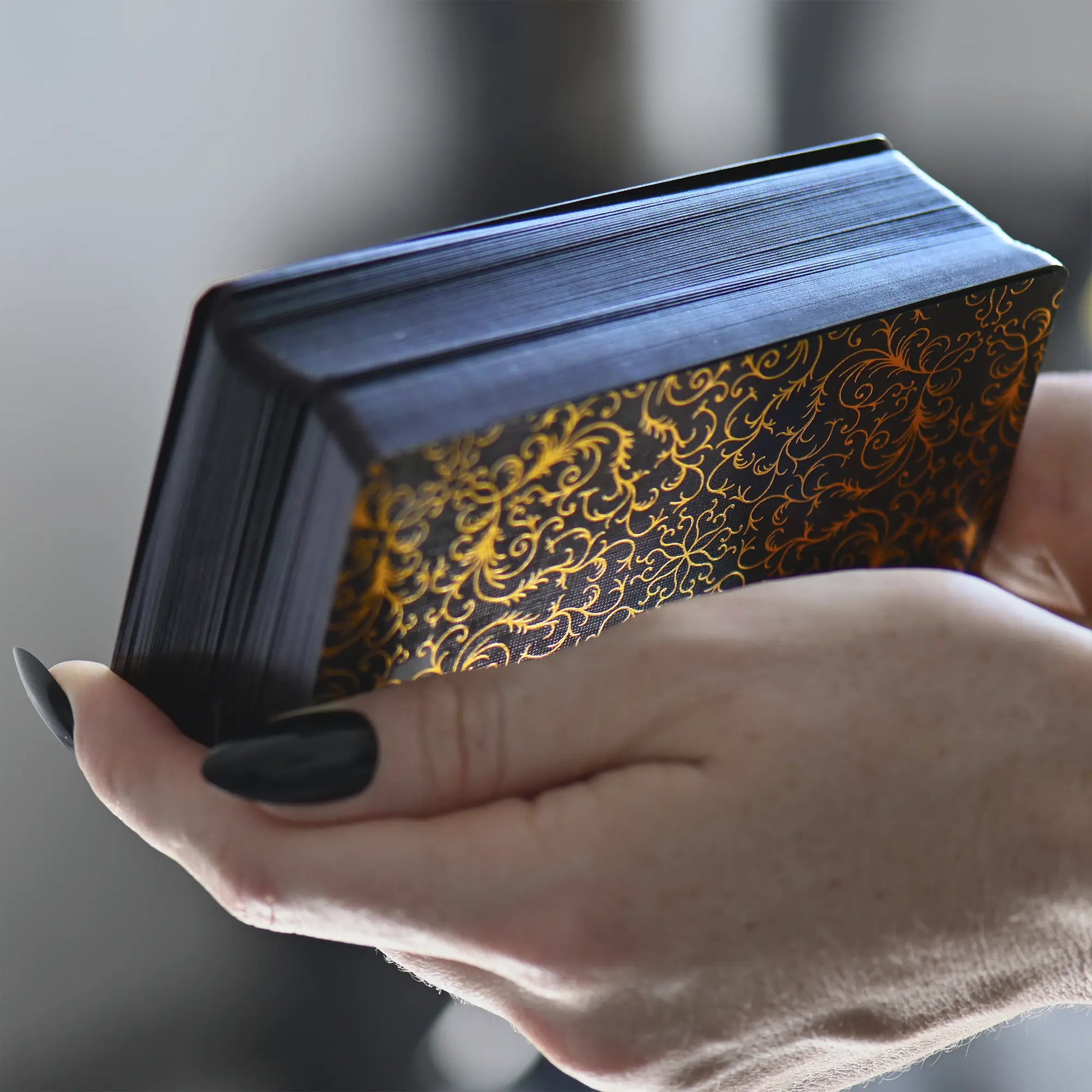 les-fantasies-damour-erotic-tarot-back-cards