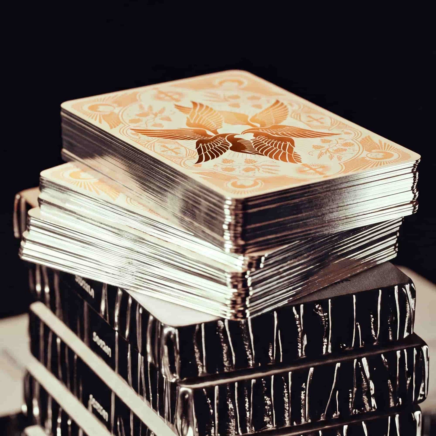 Seraphim Tarot (Tarot Rider–Waite, 78 Cards, 350gsm Linen, Silver Gilded Edges, Printed Guidebook)