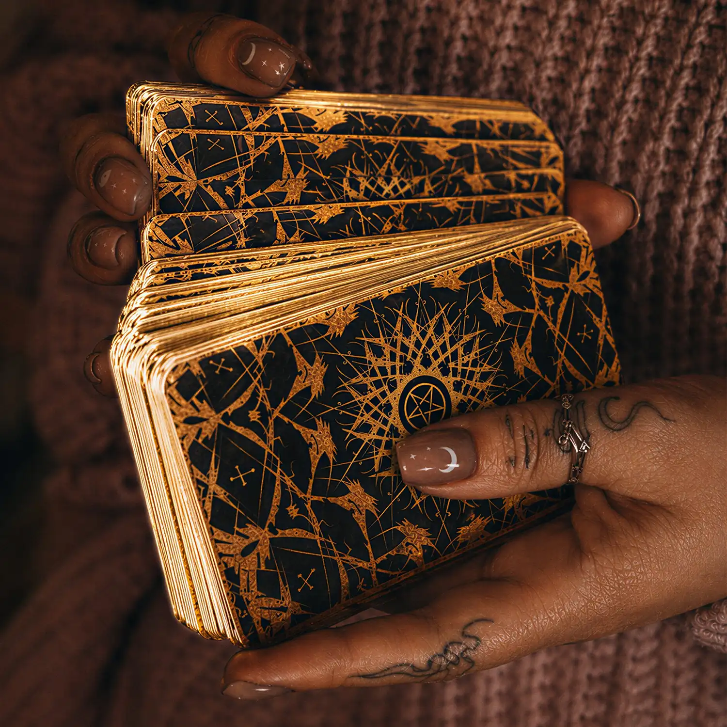 Persona Obscura (Tarot Rider–Waite, 78 Cards, 400gsm, Gilded Edges, Printed Guidebook)