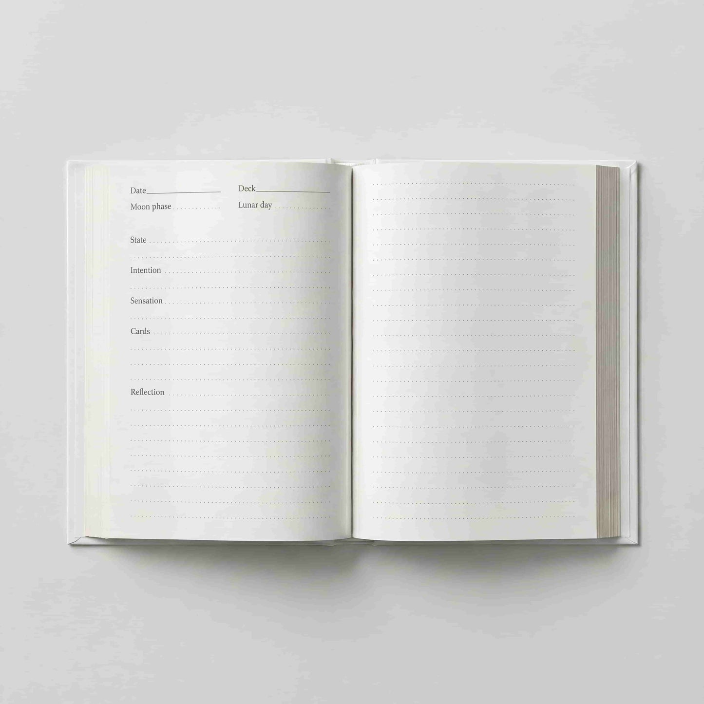 Inner Reflection — A Minimalist Tarot Journal 96 Pages (Gender-Neutral, Calm Typography, No Esoteric Clutter)