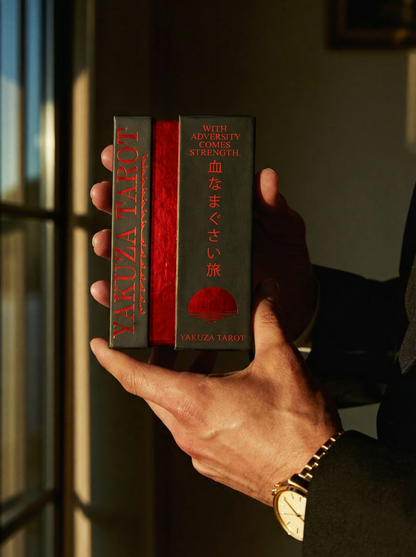 Yakuza Tarot (Tarot Rider–Waite, 81 Cards, Anti-Scratch Linen, Matte Edges, Printed Guidebook)
